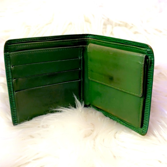 Louis Vuitton Epi Leather Wallet! Unisex. Serial Number: MI0928 - Picture 3 of 7